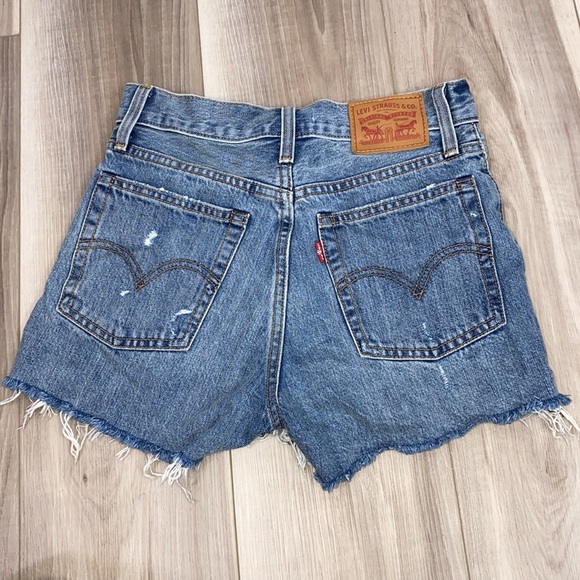 Levi’s wedgie distressed high waisted button fly denim shorts size 25 - Picture 4 of 9